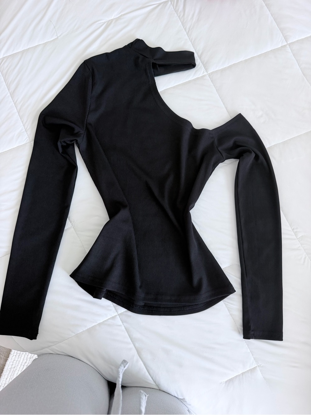 SHEIN Black Asymmetric One-Shoulder Long Sleeve Top